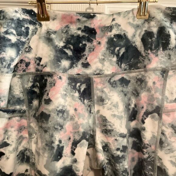 GAIAM Pink and Gray Leggings with Abstract Pattern - Picture 7 of 8